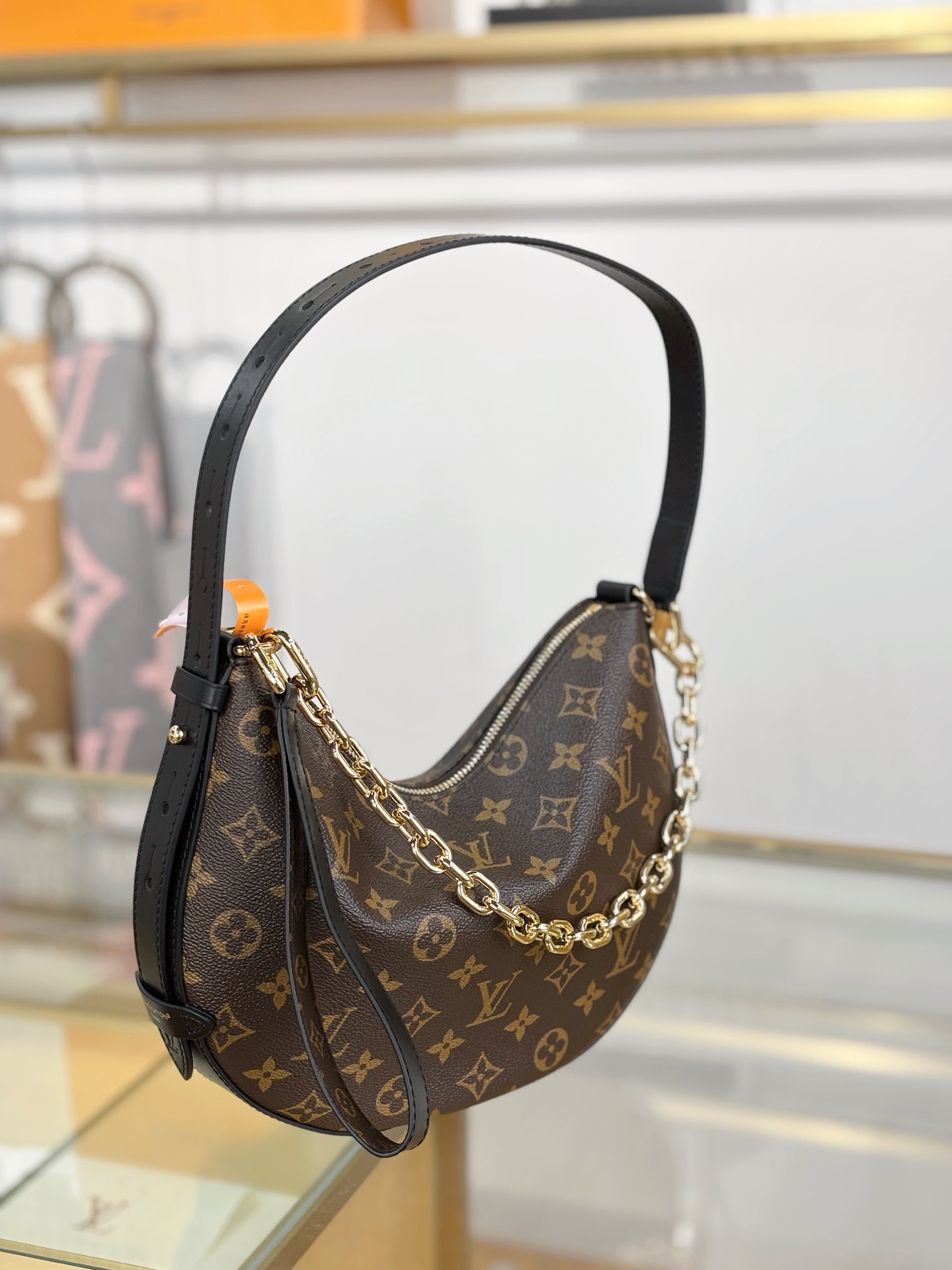 Louis Vuitton Cookie BB Monogram Shoulder Bag with Gold Chain and Adjustable Strap – M15056 - 图片 9