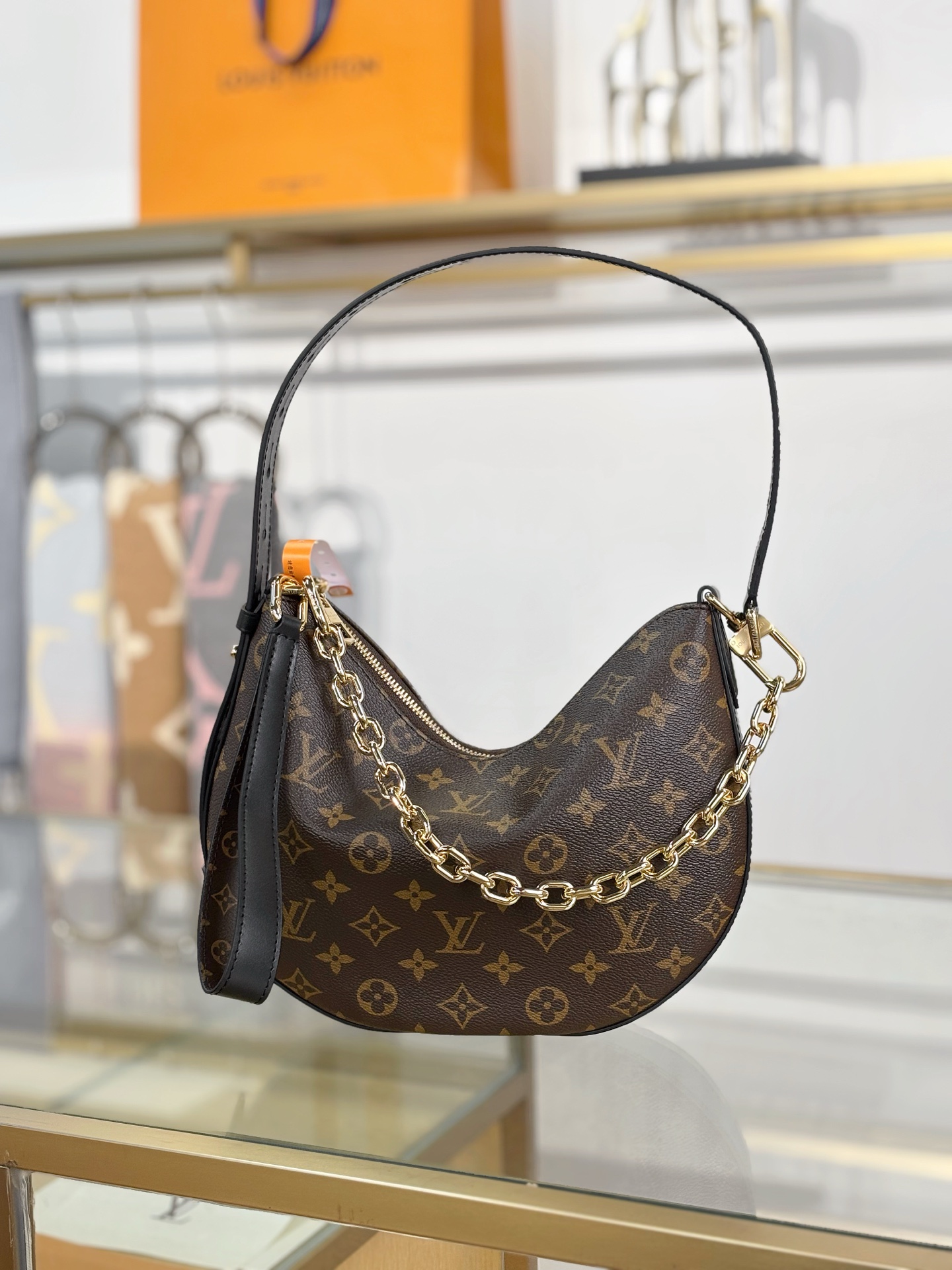 Louis Vuitton Cookie BB Monogram Shoulder Bag with Gold Chain and Adjustable Strap – M15056 - 图片 8