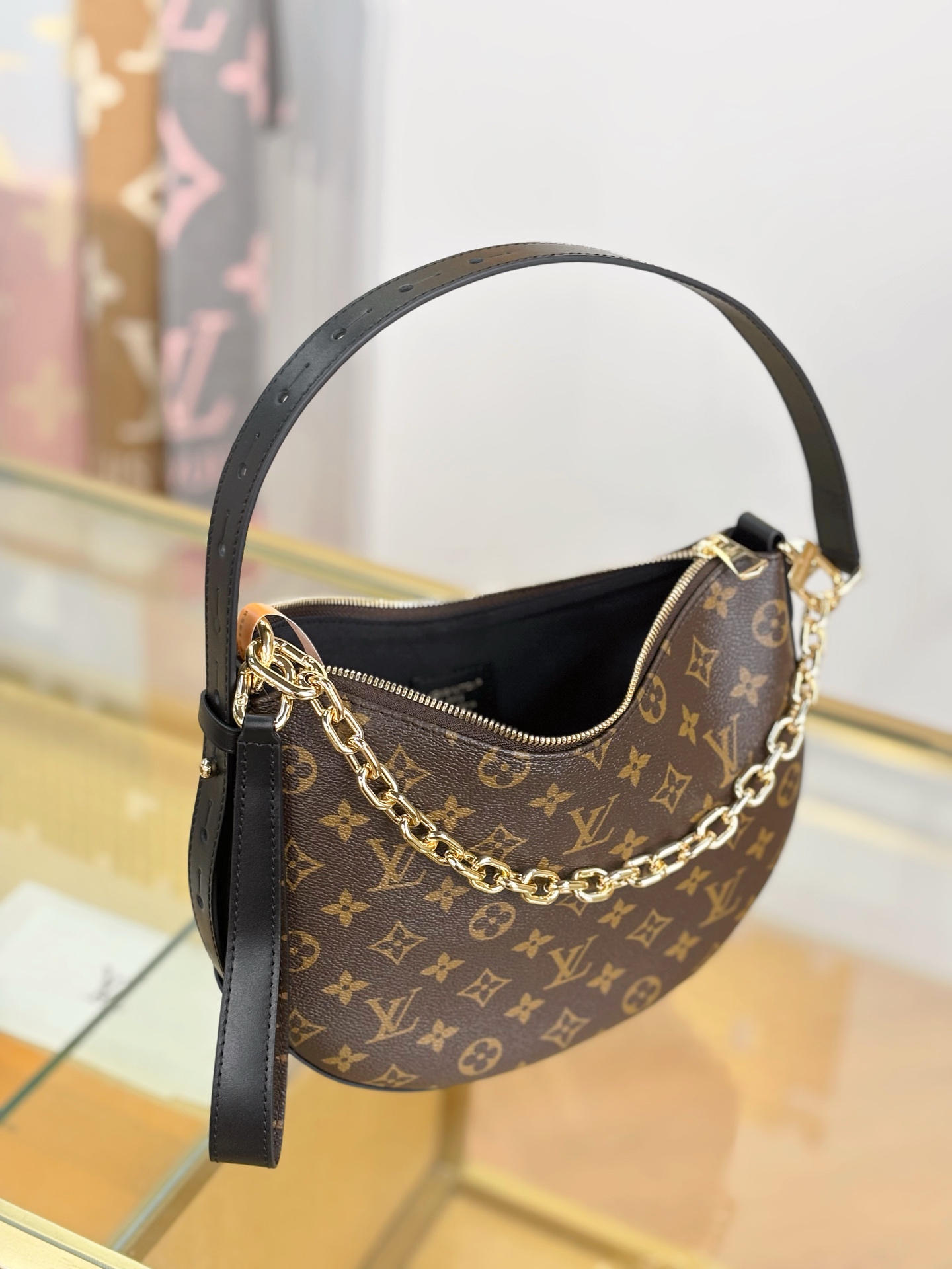 Louis Vuitton Cookie BB Monogram Shoulder Bag with Gold Chain and Adjustable Strap – M15056 - 图片 6