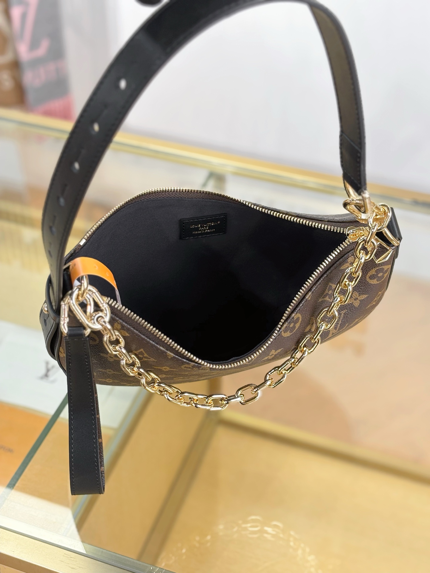 Louis Vuitton Cookie BB Monogram Shoulder Bag with Gold Chain and Adjustable Strap – M15056 - 图片 5