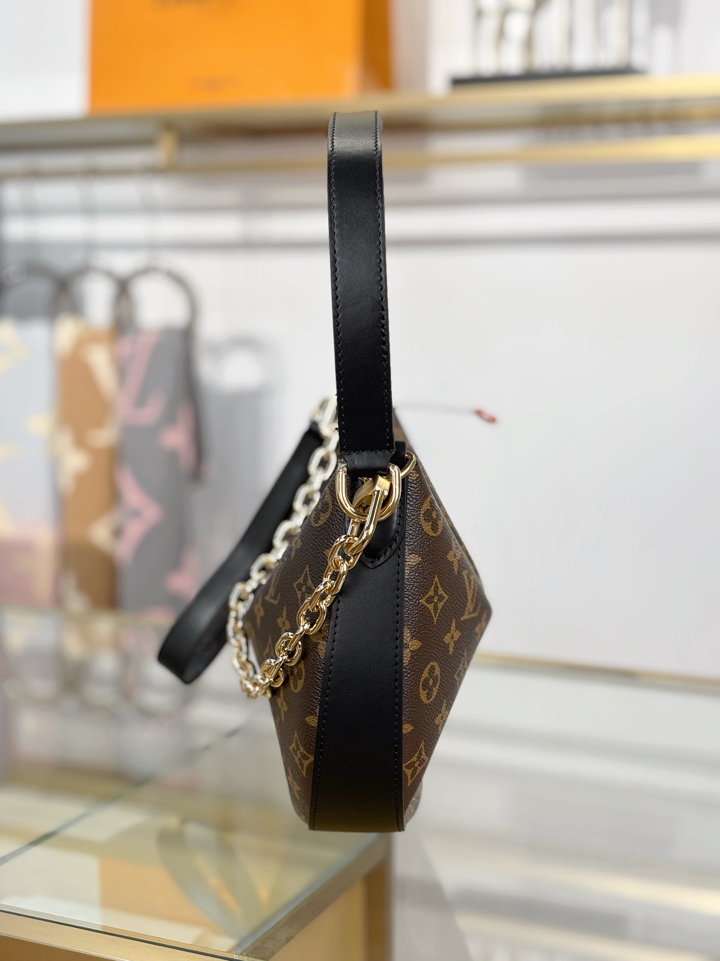 Louis Vuitton Cookie BB Monogram Shoulder Bag with Gold Chain and Adjustable Strap – M15056 - 图片 4