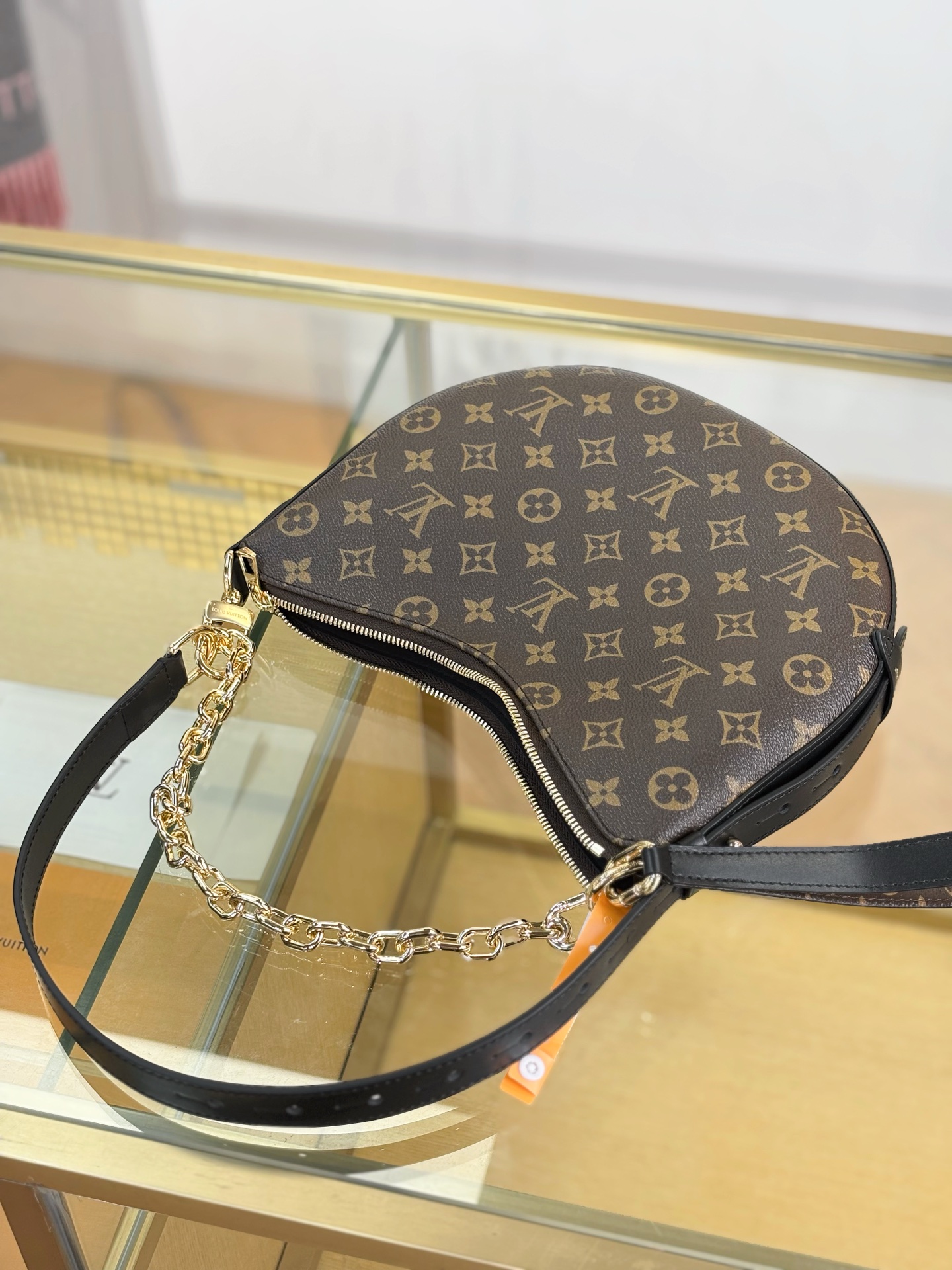 Louis Vuitton Cookie BB Monogram Shoulder Bag with Gold Chain and Adjustable Strap – M15056 - 图片 3