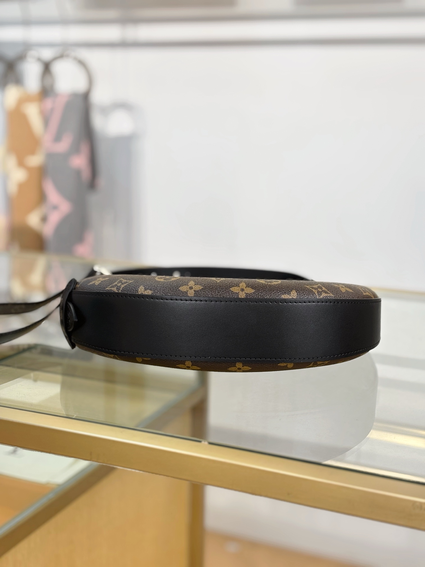 Louis Vuitton Cookie BB Monogram Shoulder Bag with Gold Chain and Adjustable Strap – M15056 - 图片 2